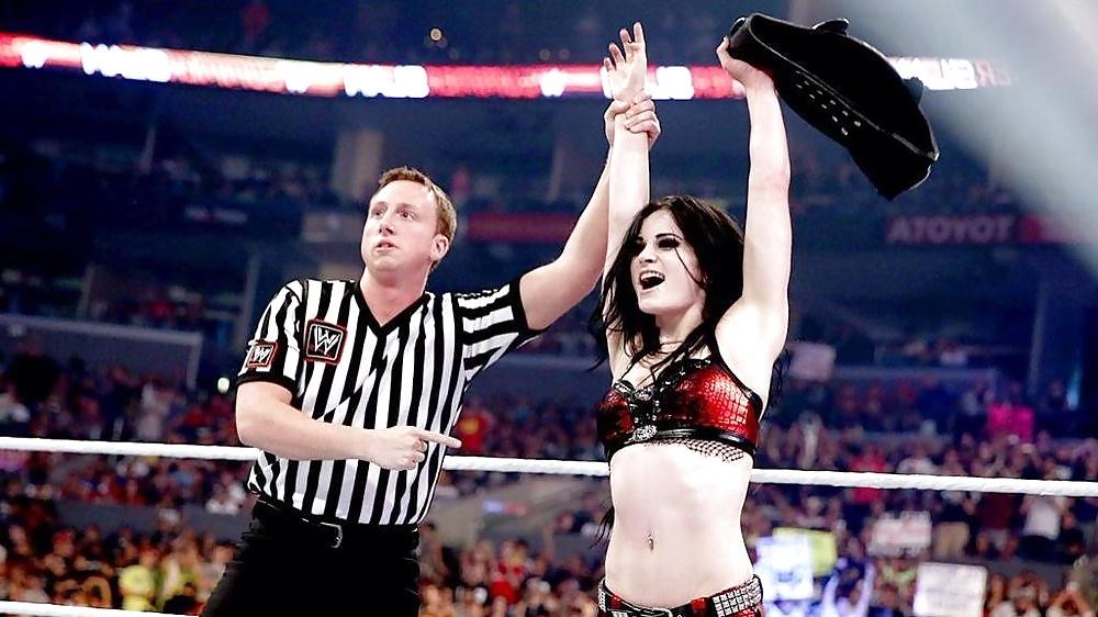 5P Paige at Summerslam very sexy belly