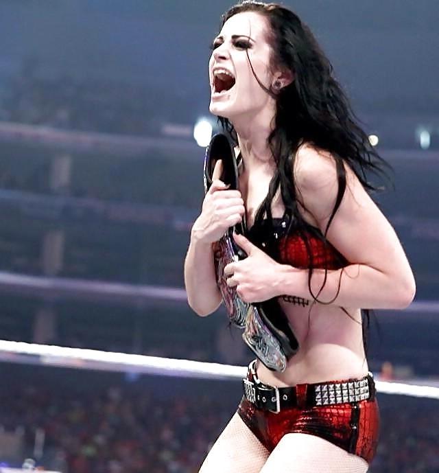 5P Paige at Summerslam very sexy belly