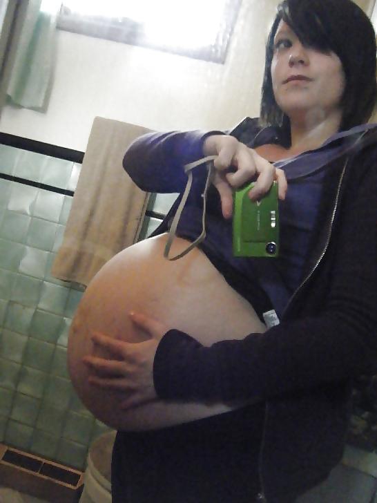 25P Enceinte Ventre nue - Naked pregnant belly 3