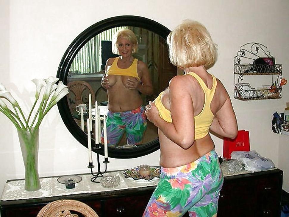 25P MATURE AND GRANNY SHOW THEIR BITS 3