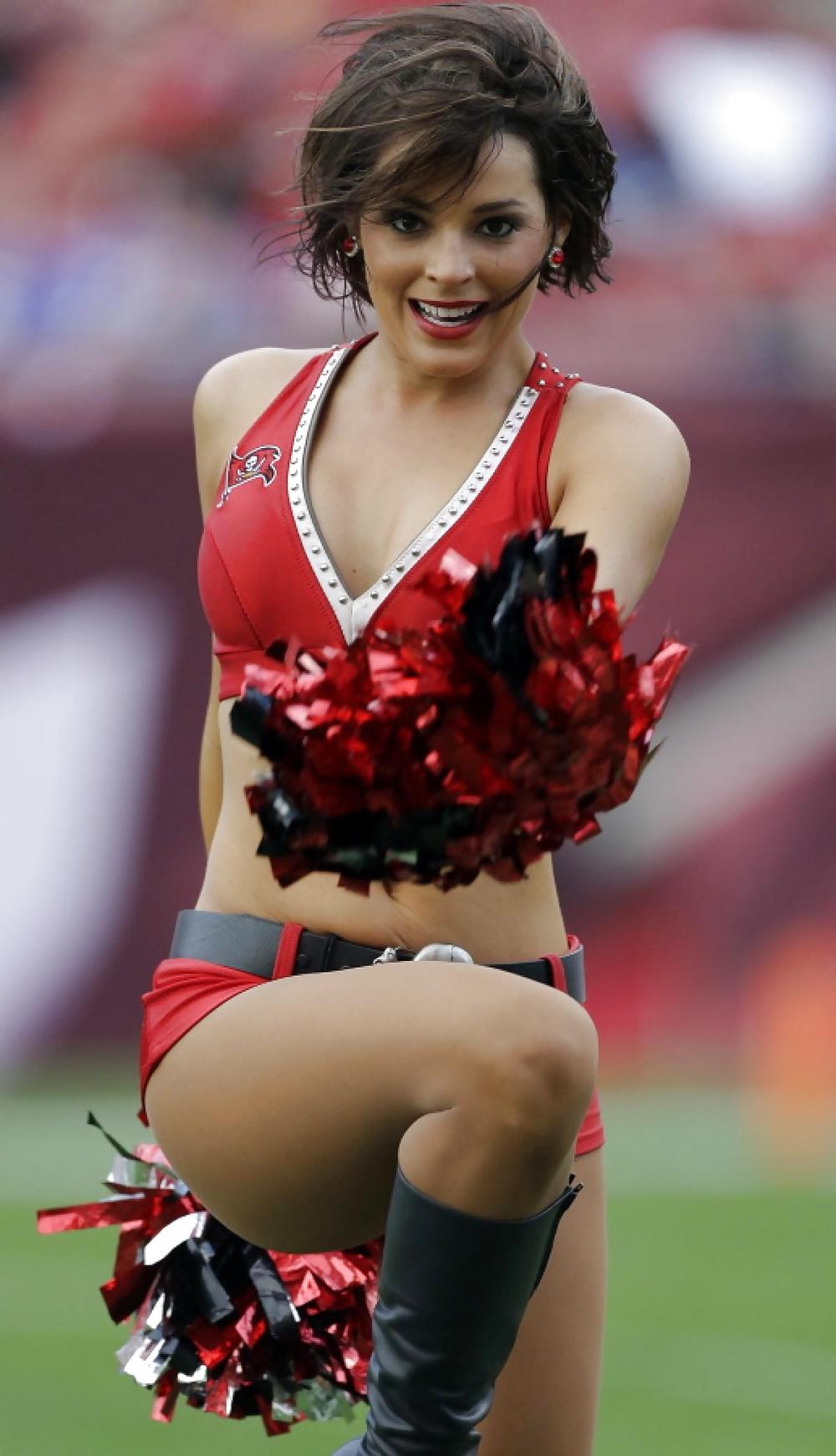 25P NFL Cheerleaders - pantyhose and camel toes (Non Nude)