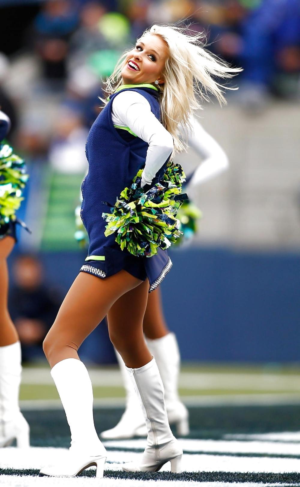 25P NFL Cheerleaders - pantyhose and camel toes (Non Nude)