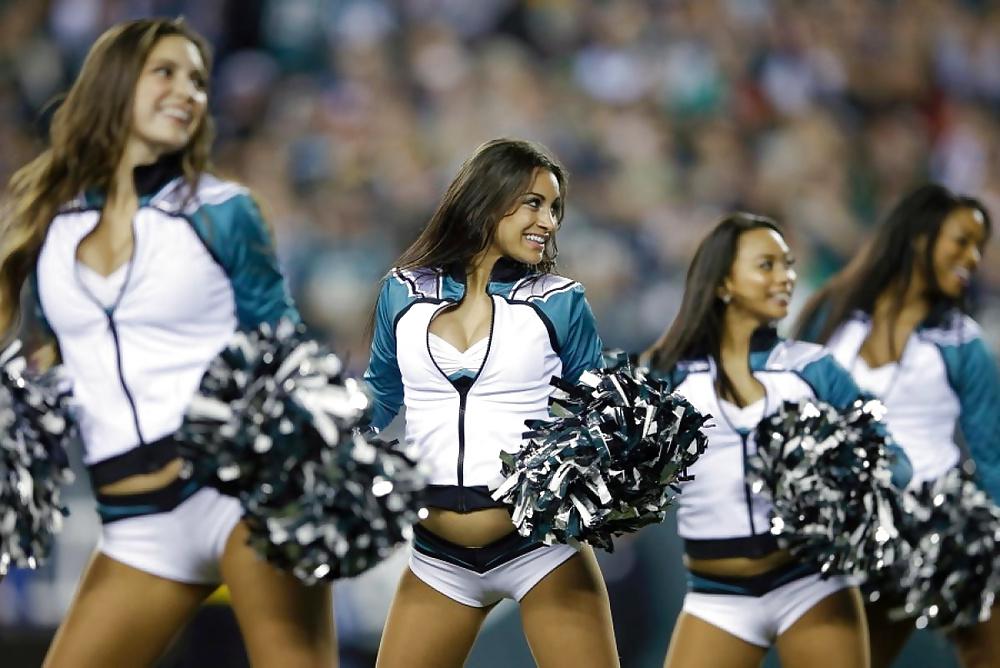 25P NFL Cheerleaders - pantyhose and camel toes (Non Nude)