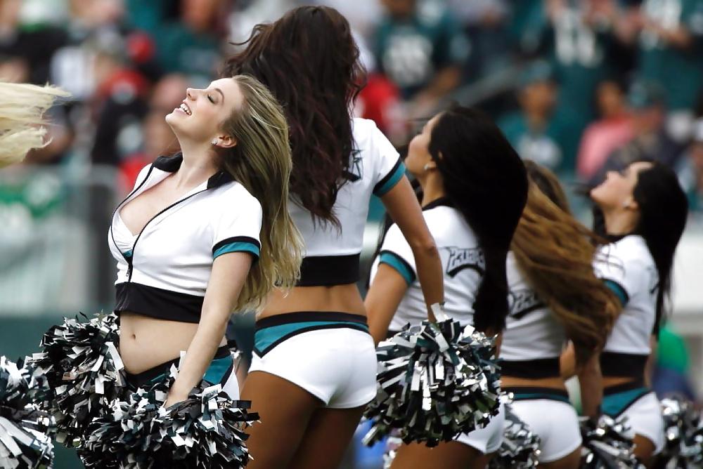25P NFL Cheerleaders - pantyhose and camel toes (Non Nude)