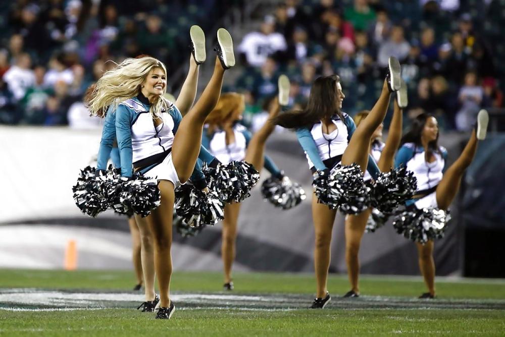25P NFL Cheerleaders - pantyhose and camel toes (Non Nude)