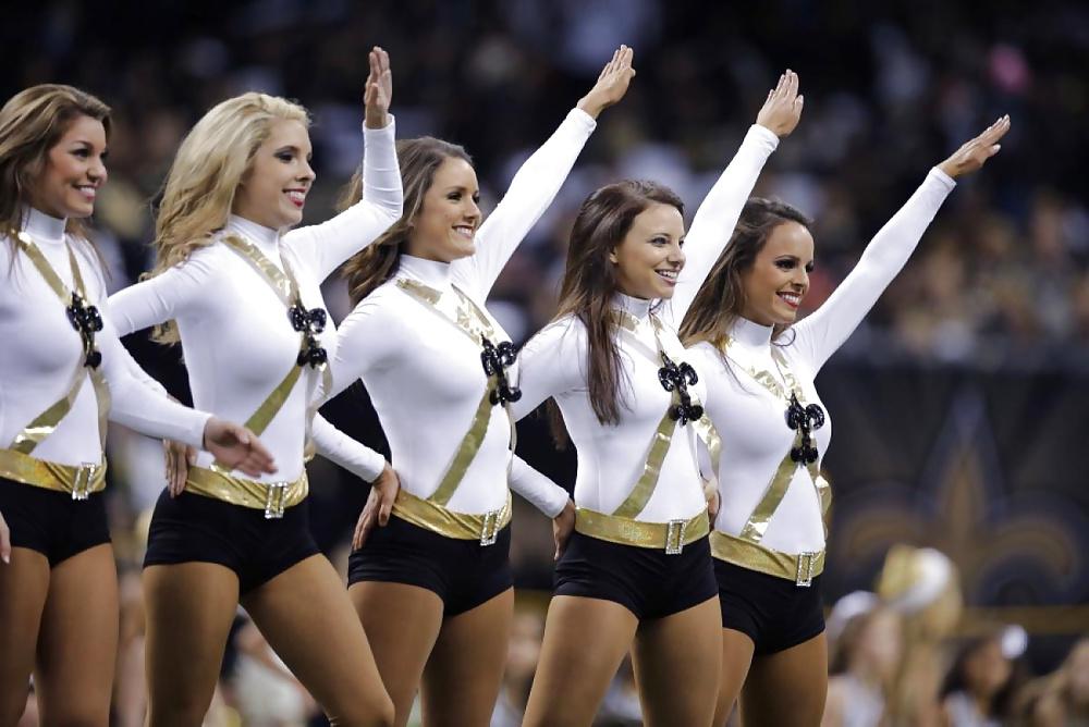 25P NFL Cheerleaders - pantyhose and camel toes (Non Nude)