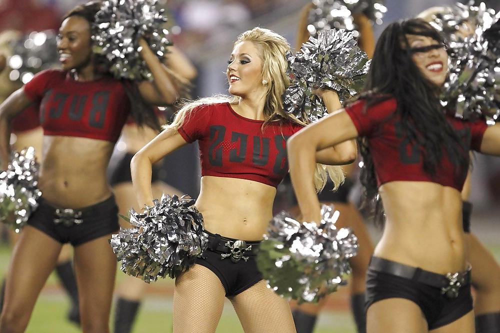 25P NFL Cheerleaders - pantyhose and camel toes (Non Nude)