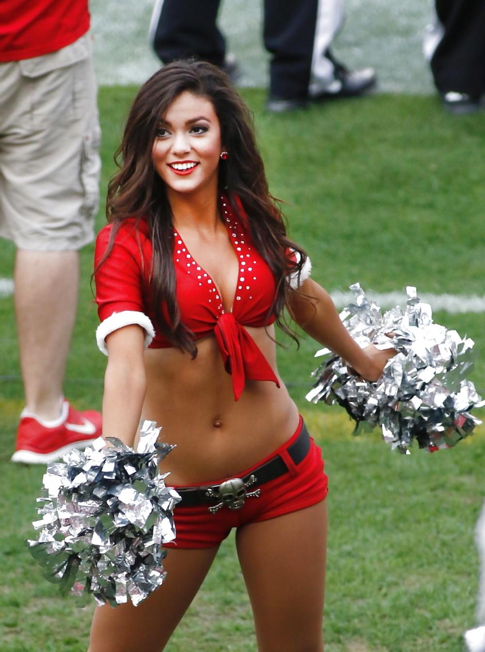 25P NFL Cheerleaders - pantyhose and camel toes (Non Nude)