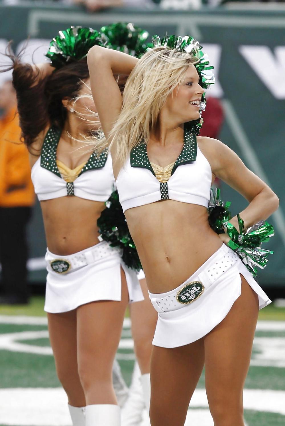 25P NFL Cheerleaders - pantyhose and camel toes (Non Nude)