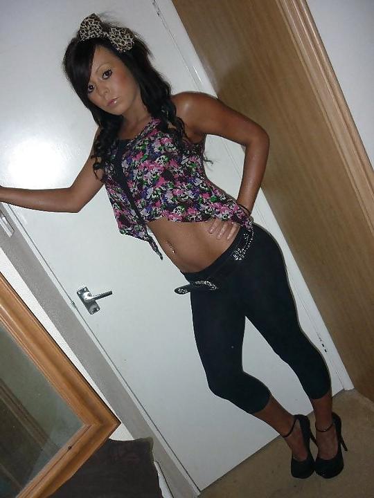 25P Teens and Ladies in skintight leather, jeans, sweatpants