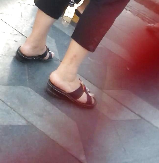 25P Spy sexy toenails and legs old + young romanian