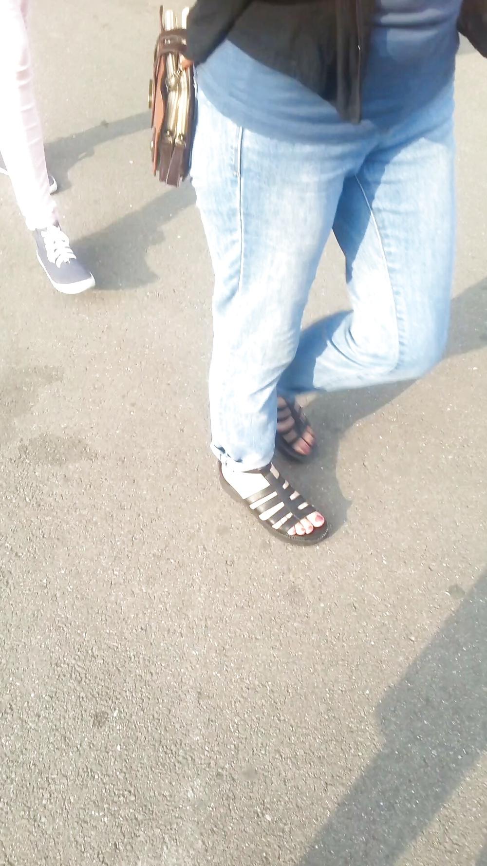 25P Spy sexy toenails and legs old + young romanian