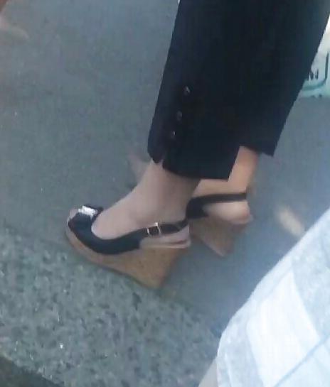 25P Spy sexy toenails and legs old + young romanian