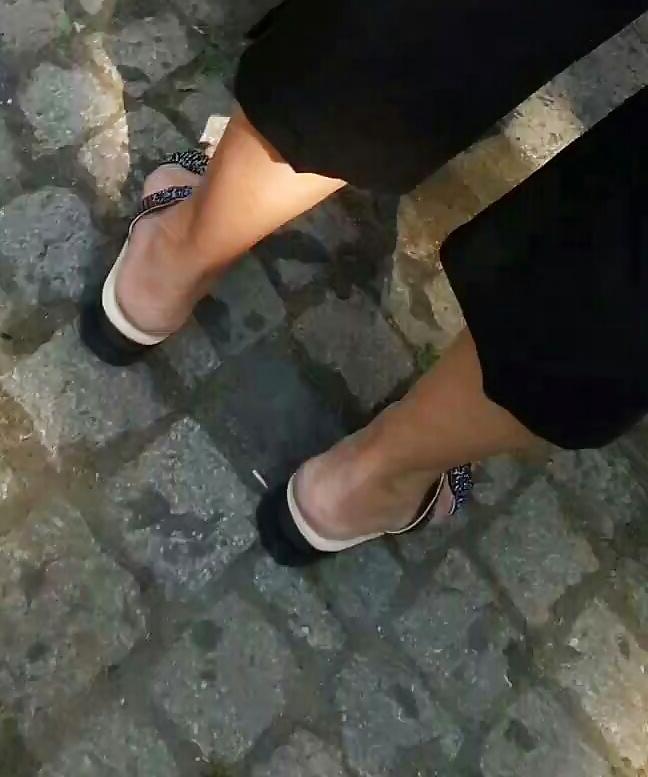 25P Spy sexy toenails and legs old + young romanian