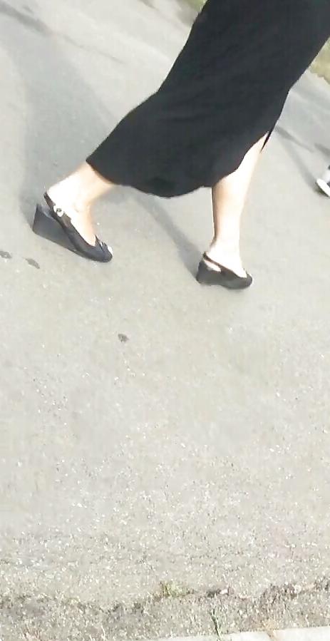 25P Spy sexy toenails and legs old + young romanian