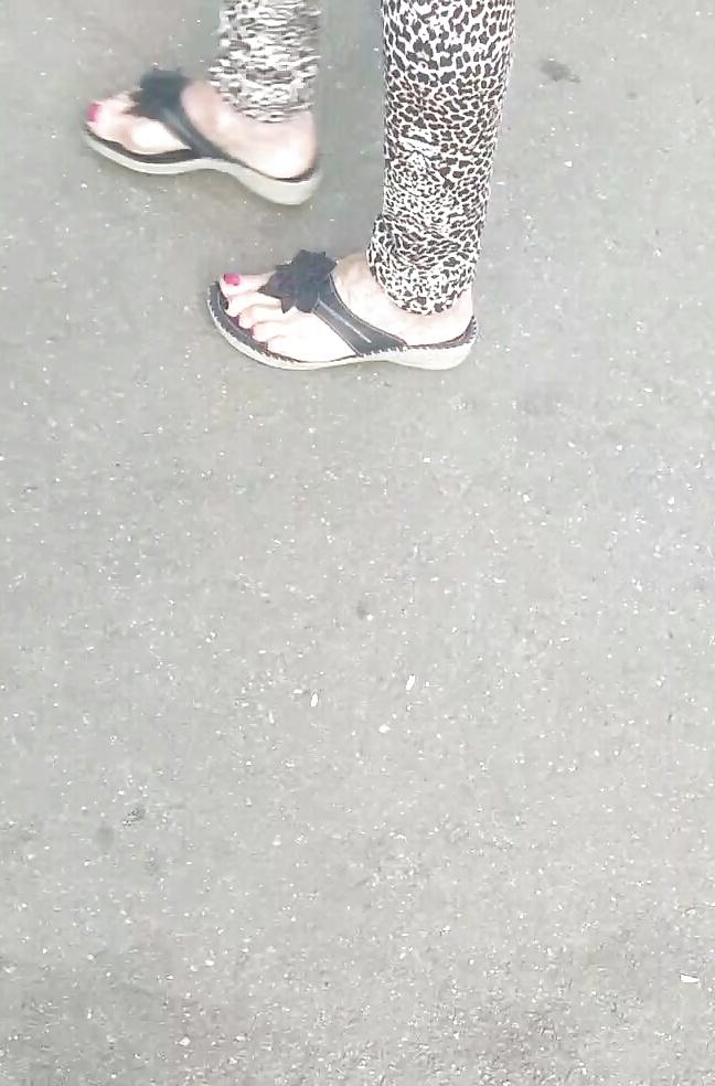 25P Spy sexy toenails and legs old + young romanian