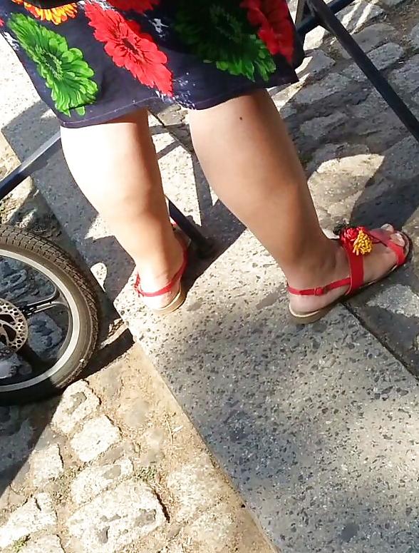 25P Spy sexy toenails and legs old + young romanian