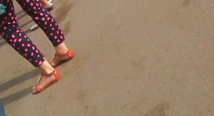 25P Spy sexy toenails and legs old + young romanian