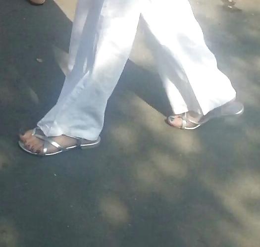 25P Spy sexy toenails and legs old + young romanian