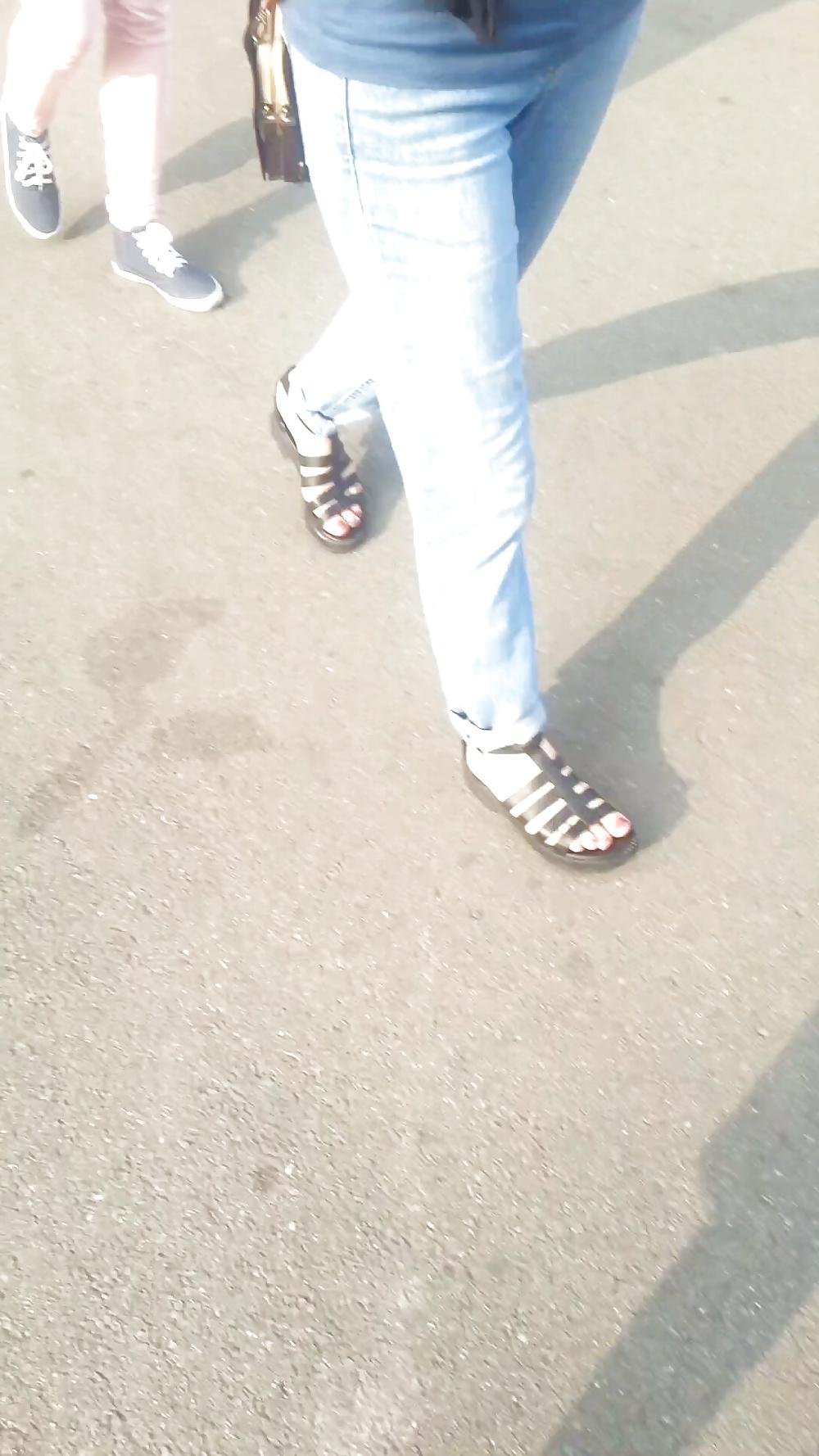 25P Spy sexy toenails and legs old + young romanian