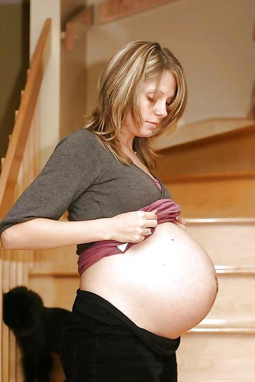 25P Enceinte Ventre nue - Naked pregnant belly