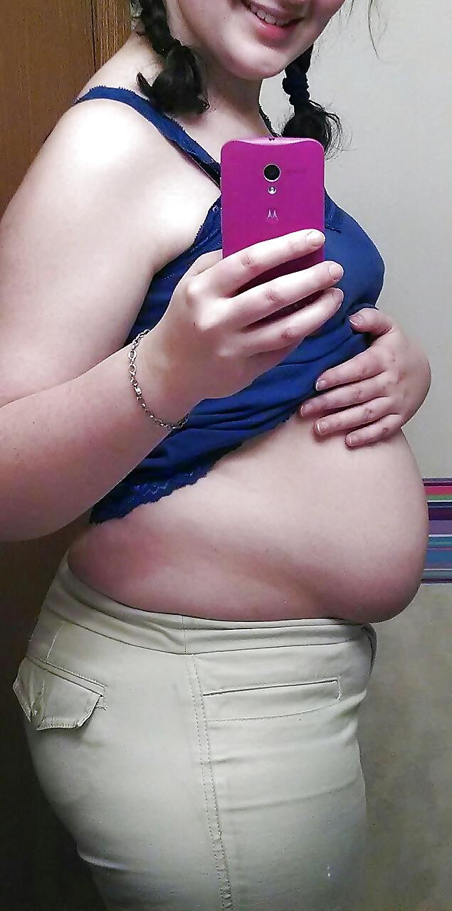 25P Enceinte Ventre nue - Naked pregnant belly