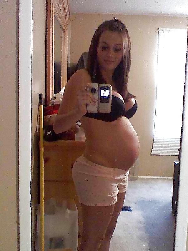 25P Enceinte Ventre nue - Naked pregnant belly