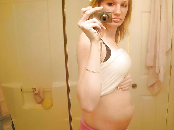 25P Enceinte Ventre nue - Naked pregnant belly
