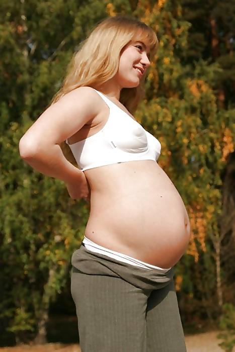 25P Enceinte Ventre nue - Naked pregnant belly