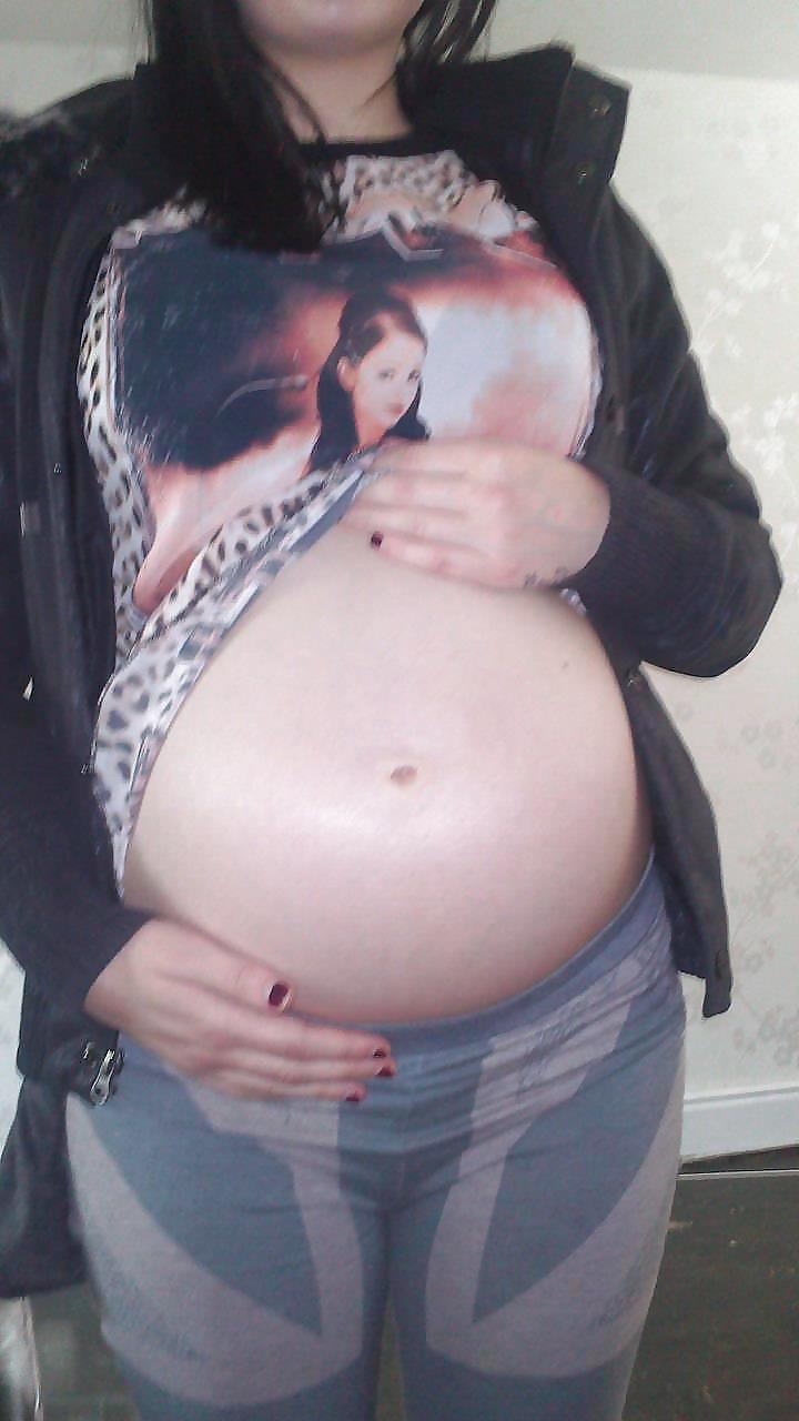 25P Enceinte Ventre nue - Naked pregnant belly