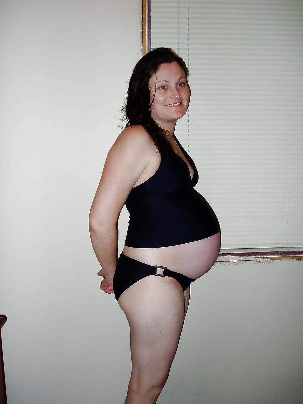 25P Enceinte Ventre nue - Naked pregnant belly