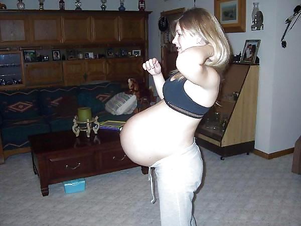 25P Enceinte Ventre nue - Naked pregnant belly
