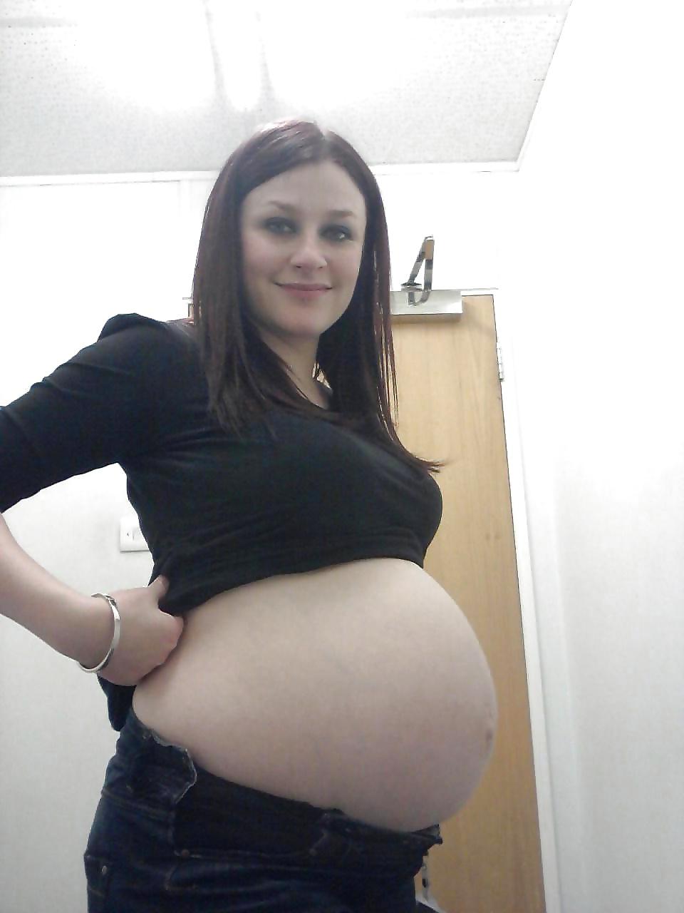 25P Enceinte Ventre nue - Naked pregnant belly