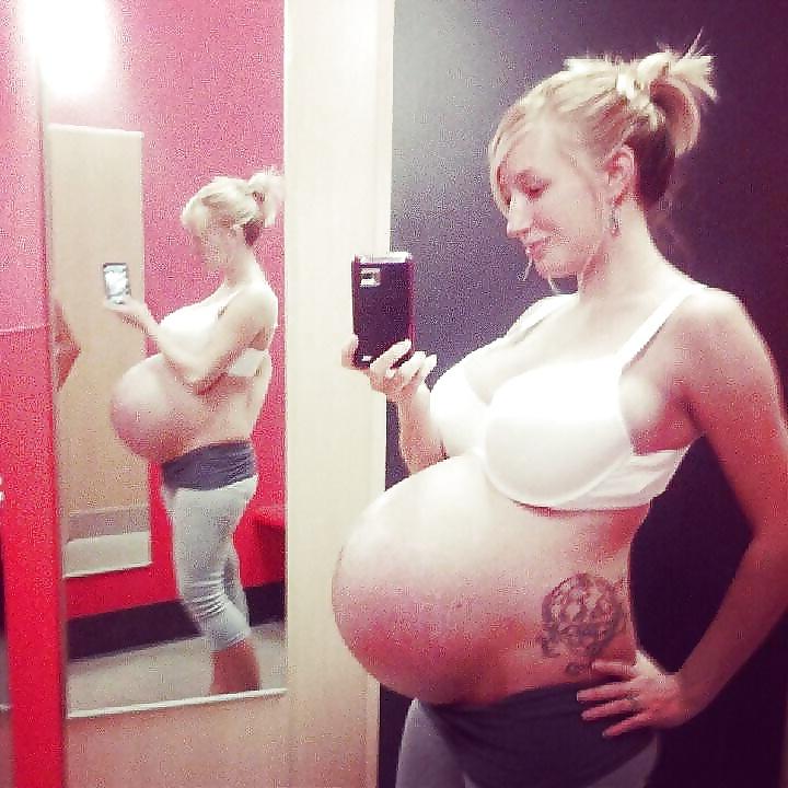 25P Enceinte Ventre nue - Naked pregnant belly