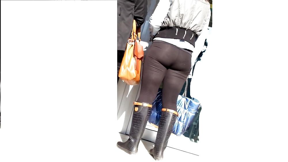 13P Mature women legs and asses 2