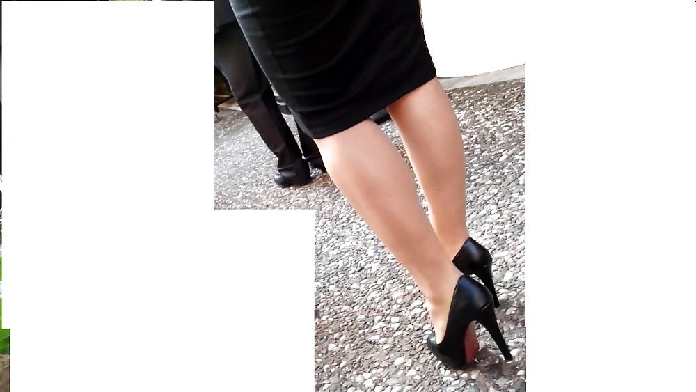 13P Mature women legs and asses 2