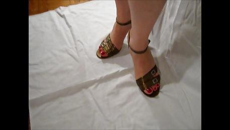21P BARE FEET CANING