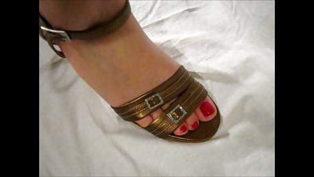 21P BARE FEET CANING