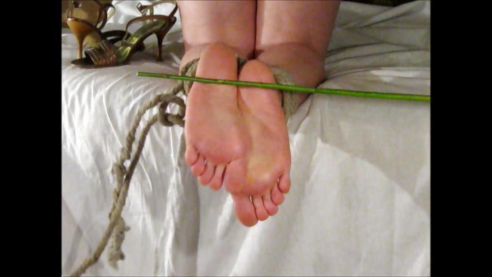 21P BARE FEET CANING