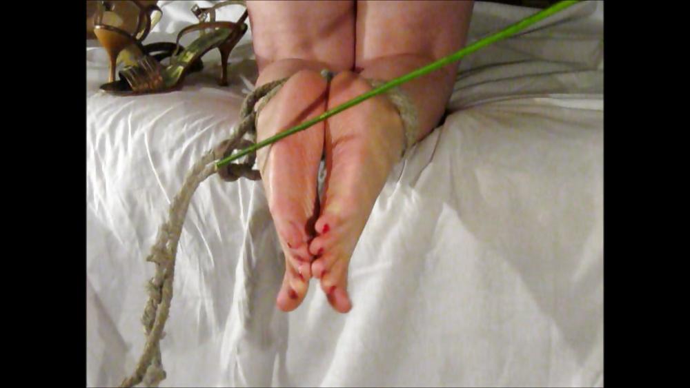21P BARE FEET CANING