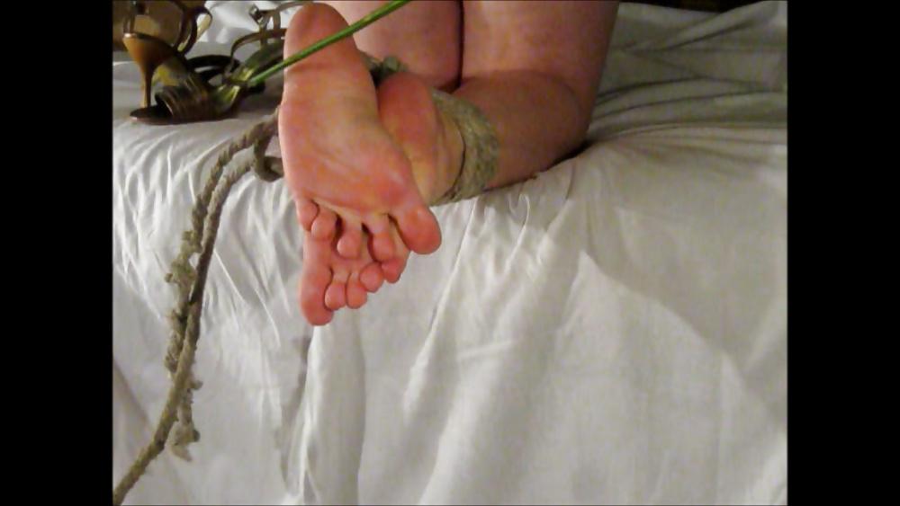21P BARE FEET CANING