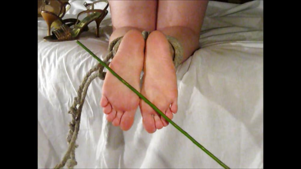 21P BARE FEET CANING