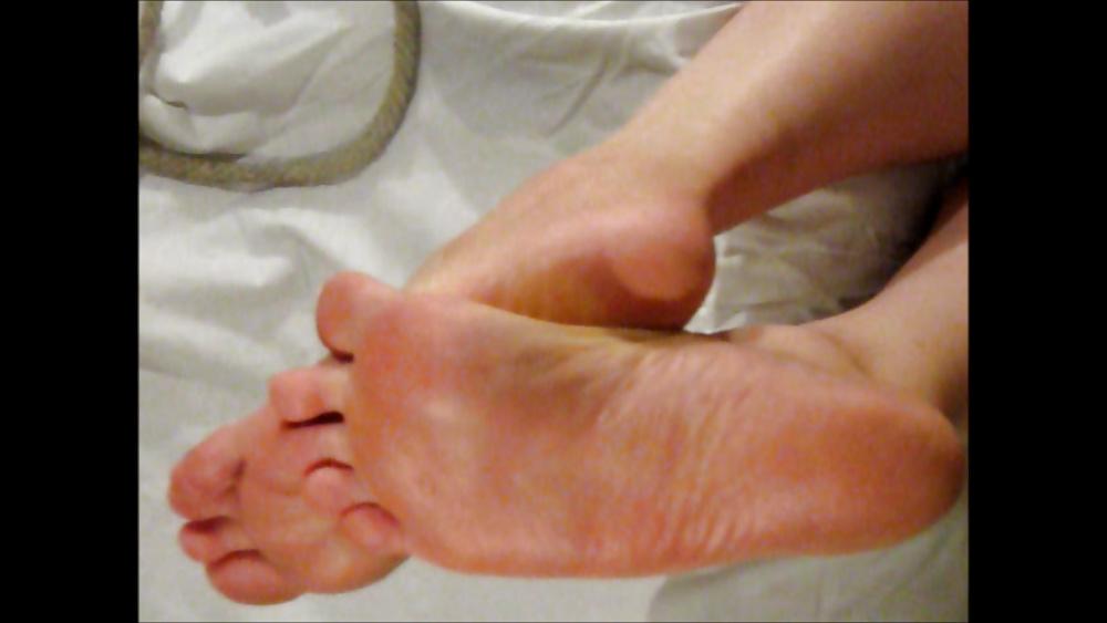 21P BARE FEET CANING