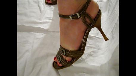 21P BARE FEET CANING