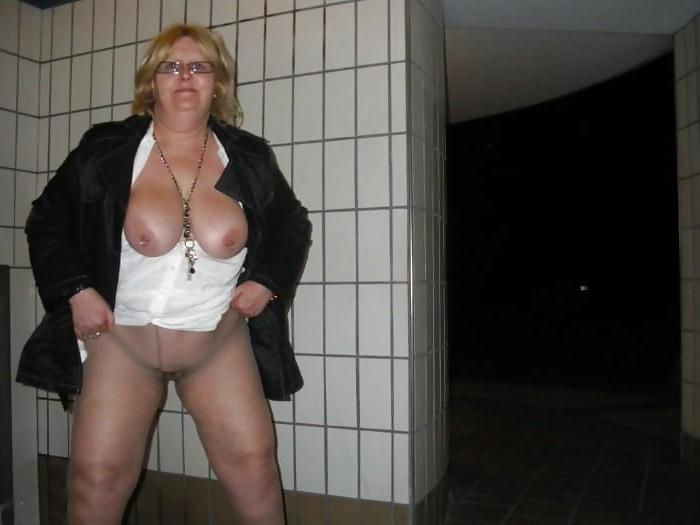 25P She Loves To Show Off Everywhere