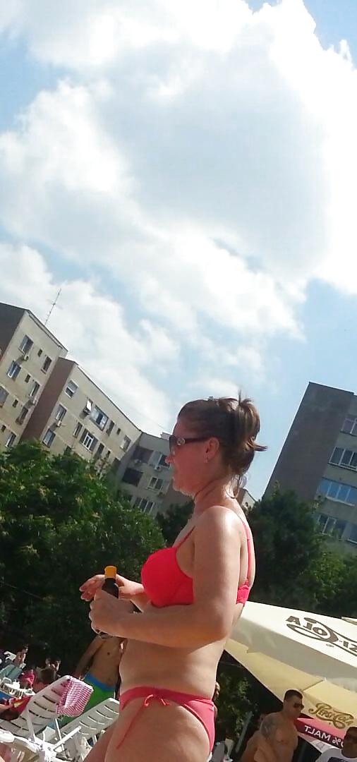 25P Spy old + young sexy bust in pool romanian