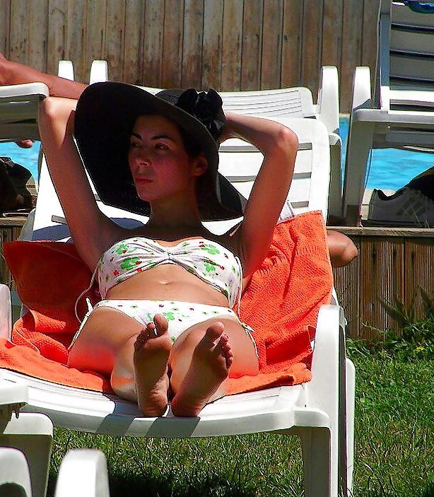 25P Spy old + young sexy bust in pool romanian