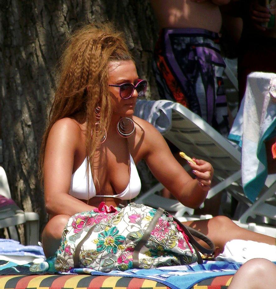 25P Spy old + young sexy bust in pool romanian