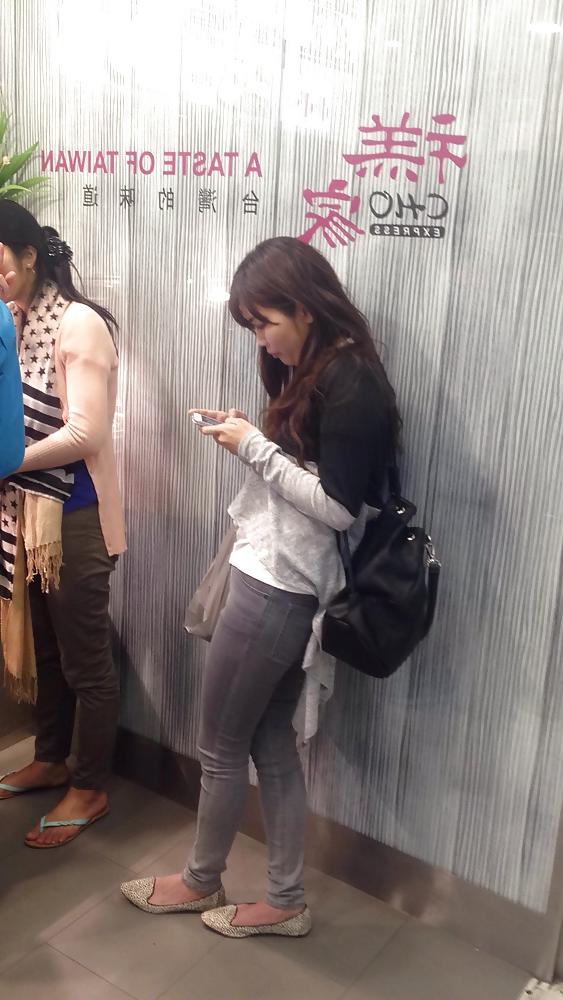 25P Chinese sluts outdoor