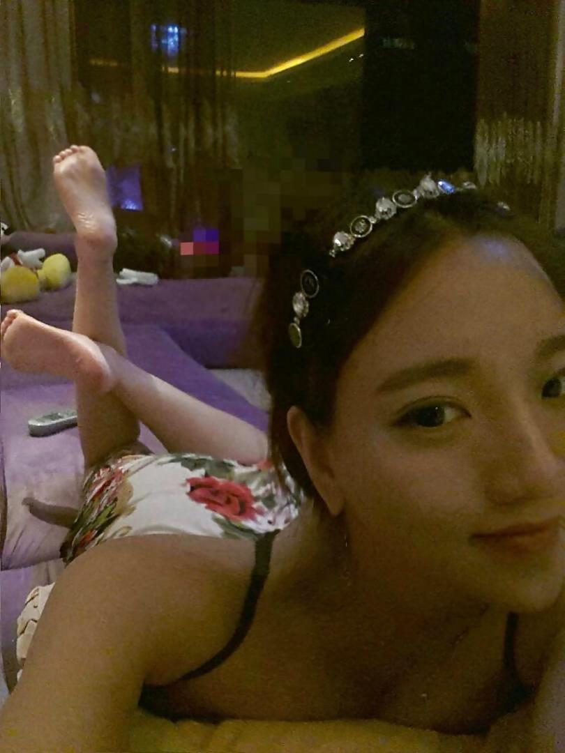 25P Chinese sluts outdoor